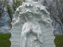 Maria Statue mit Engeln und Rückenplatte, Polystone, cremeweiß