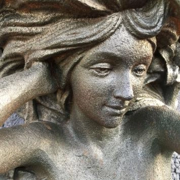 Wanddekoration aus Gusseisen - Frau - rustikal - altgrün