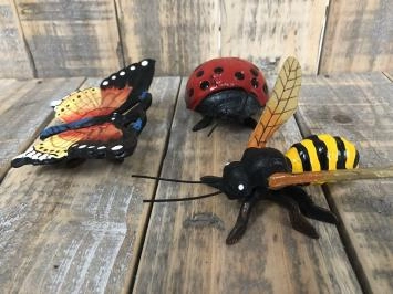 Gusseiserne Insekten – Biene, Schmetterling und Marienkäfer