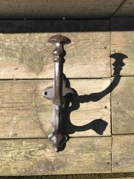 Großer, stabiler Kleiderständer mit 2 Haken, schöne robuste Optik