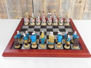 Mooi schaakspel met het thema: ''CRUSADE VS MUSLIM'