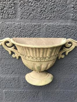 Wandvase aus Metall - Französische Lilie - altgrün - klassisch