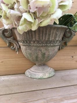 Wandvase aus Metall - Französische Lilie - altgrün - klassisch