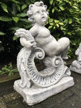 Engel liggend beeld, zomer op krul