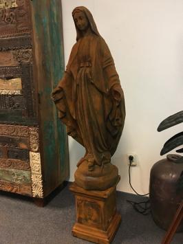 Mutter Maria, Kirchenstatue, groß auf Sockel, Stein, Oxid