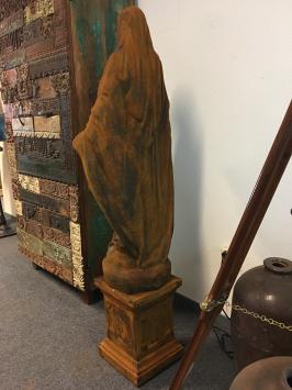 Mutter Maria, Kirchenstatue, groß auf Sockel, Stein, Oxid