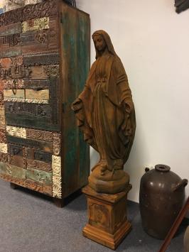 Mutter Maria, Kirchenstatue, groß auf Sockel, Stein, Oxid