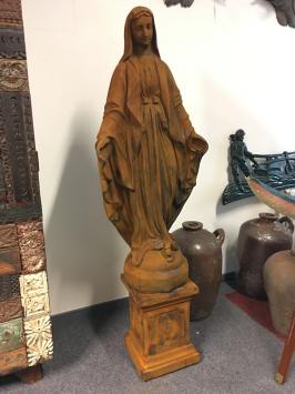 Mutter Maria, Kirchenstatue, groß auf Sockel, Stein, Oxid