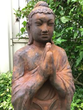 Grüßende Buddha XXL Statue, Vollstein, oxide Farbe