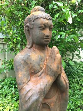 Grüßende Buddha XXL Statue, Vollstein, oxide Farbe