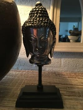 Buddha-Kopf auf Metallstativ, Aluminium