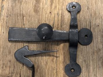 rustikal gestaltetes Schnappschloss, wirklich schön an Ihrer Holztür