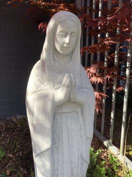 Mutter Maria / Mutter Maria, groß auf Sockel, Stein Skulptur