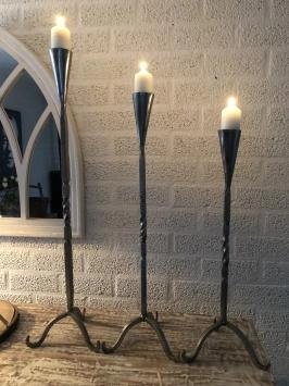 Feiner Kerzenständer, 1 Arm, Schmiedeeisenarbeit