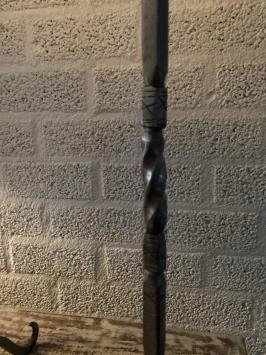 Feiner Kerzenständer, 1 Arm, Schmiedeeisenarbeit