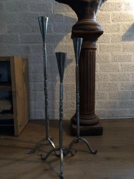 Feiner Kerzenständer, 1 Arm, Schmiedeeisenarbeit
