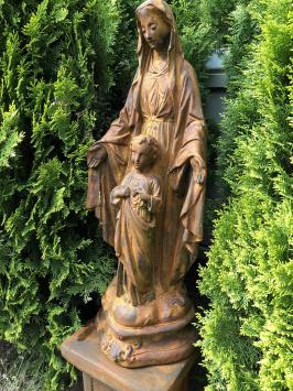 Maria mit Kind, voll von Steinoxid, Gartenstatue