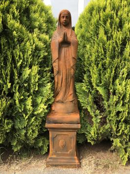 Mutter Maria / Mutter Maria, groß auf Sockel, Stein Skulptur Oxid