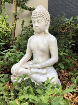 Mediterende boeddha, vol steen, tuinbeeld