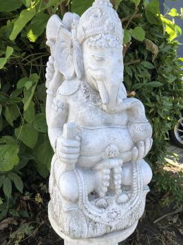 Statue Ganesha auf Sockel, ein hinduistischer Gott, Stein