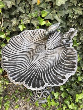 Groot staand vogelbad, vogel bad op voet, vogelvoeder bad, gietijzer, zwaar