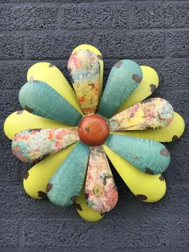 Metalen bloem - groen/geel - wanddecoratie - vintage