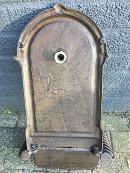 Wandfontein / wasbak, gietijzer, bruin