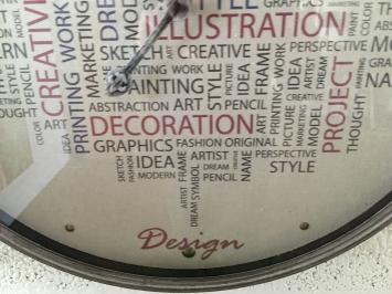Große Wanduhr aus Metall im Forse-Design-Trend