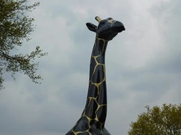 Bild Giraffe, lebensgroß, große Tierstatue, Kunststoff
