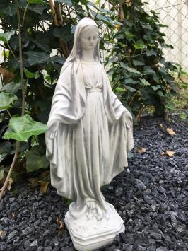 Madonnenstatue, Voll Stein
