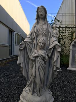 Maria mit dem Kind, Stein, Statue