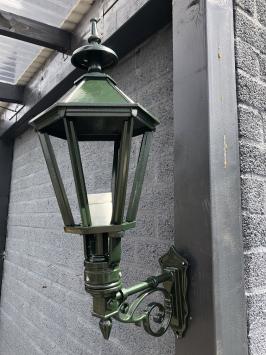 Wandleuchte mit Keramikfassung + Glas, Alt-Borne klein (H-65cm), Aluminium, dunkelgrün oder Schwarz