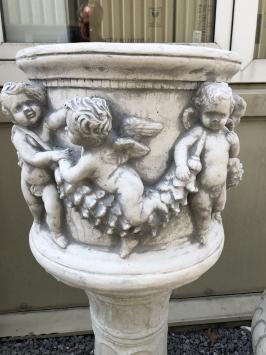 Schwere volle Stein Blumentopf Vase mit Engeln auf Sockel