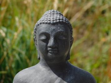 Boeddha in meditatie, gemaakt van vol steen grijs