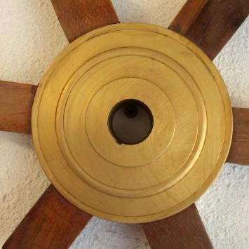 Massief botenstuur hout met koperen naaf, deco
