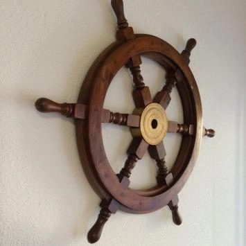 Massief botenstuur hout met koperen naaf, deco