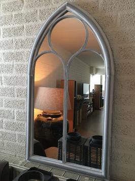 Grote forse kerkspiegel, heel fraai in vorm