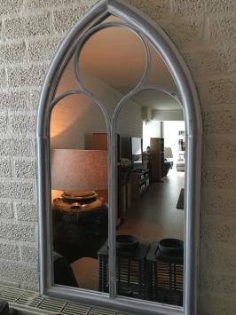 Grote forse kerkspiegel, heel fraai in vorm