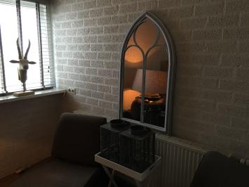 Grote forse kerkspiegel, heel fraai in vorm