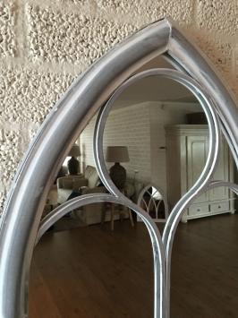 Grote forse kerkspiegel, heel fraai in vorm