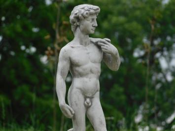 David, biblische Figur auf Sockel, Gartenstatue aus Stein, weiß/grau