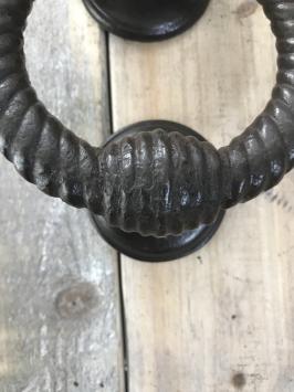 Türklopfer, robustes gedrehtes Eisen mit Hörerplatte, braun