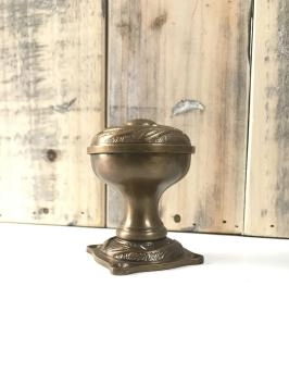 Deurknop, Art Nouveau Knop met Rosette, gepatineerd messing, draaibaar