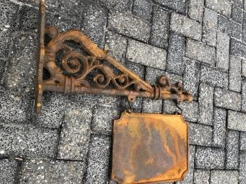 Winkel bord met zijarm, ijzer, ongelakt, met roest bekleding