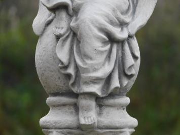 Zittende Engel op Bol - Volledig Steen - Engelsculptuur