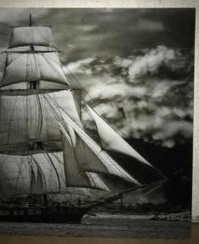 Kunst op glas met hierop een prachtig zeilschip