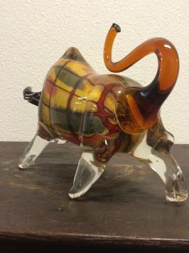 Mooie grote zware stier van vol glas, prachtig
