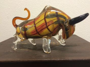 Mooie grote zware stier van vol glas, prachtig