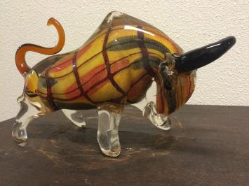 Mooie grote zware stier van vol glas, prachtig