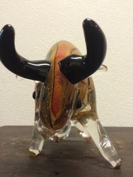 Mooie grote zware stier van vol glas, prachtig